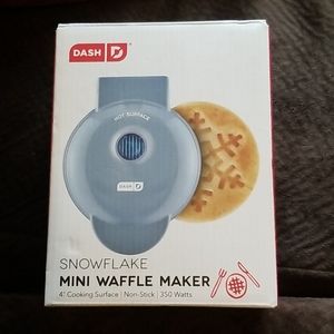 MINI DASH SNOWFLAKE WAFFLE MAKER, NWT